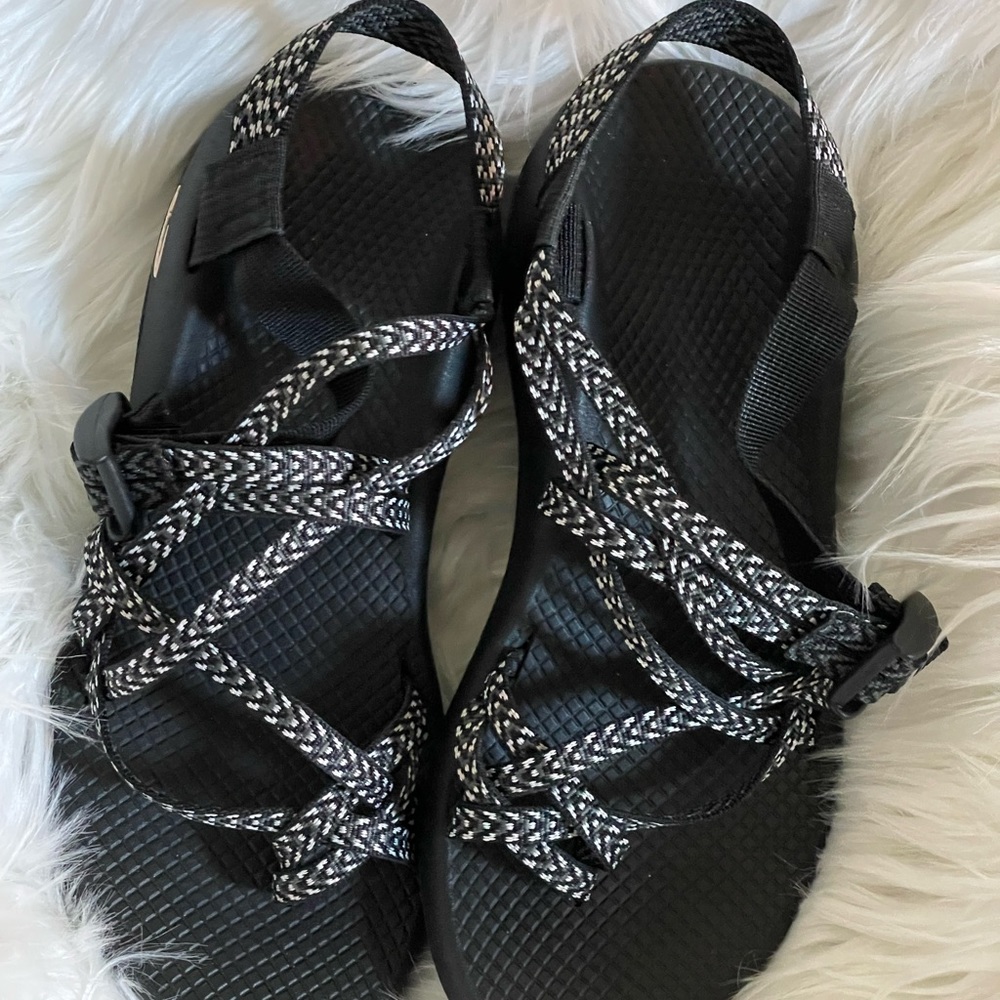 NEW (no box) Chaco ZCloud X2 Outdoor Sandals Women’s Size 8 Black & Gray Stripe